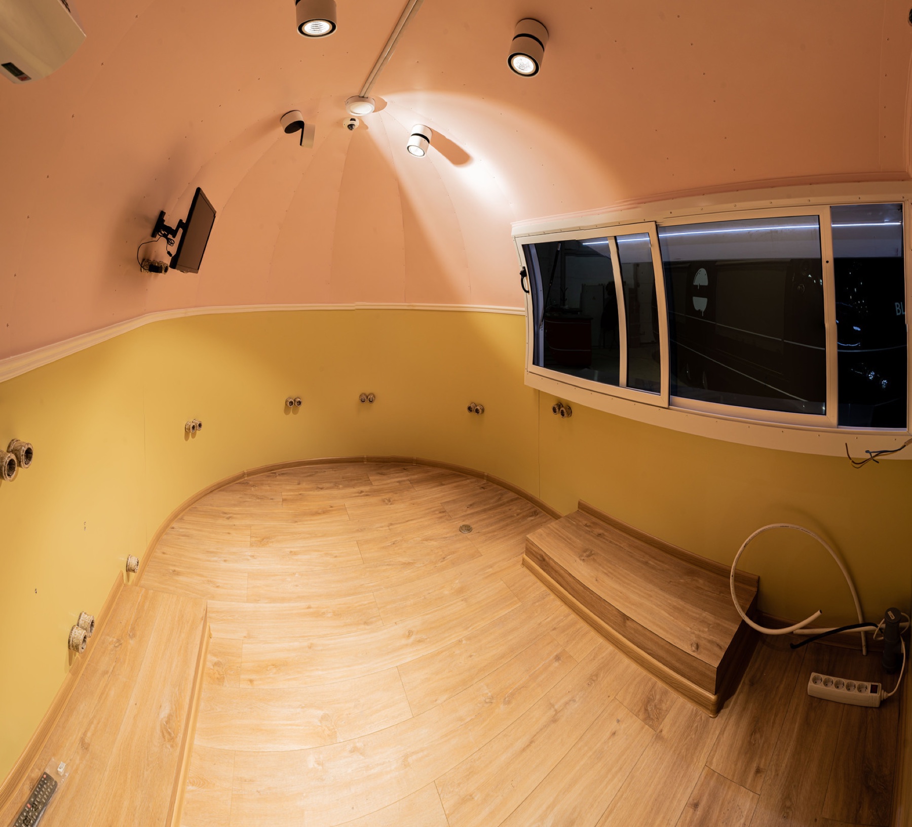MobiAir 4 archived product photograph 2