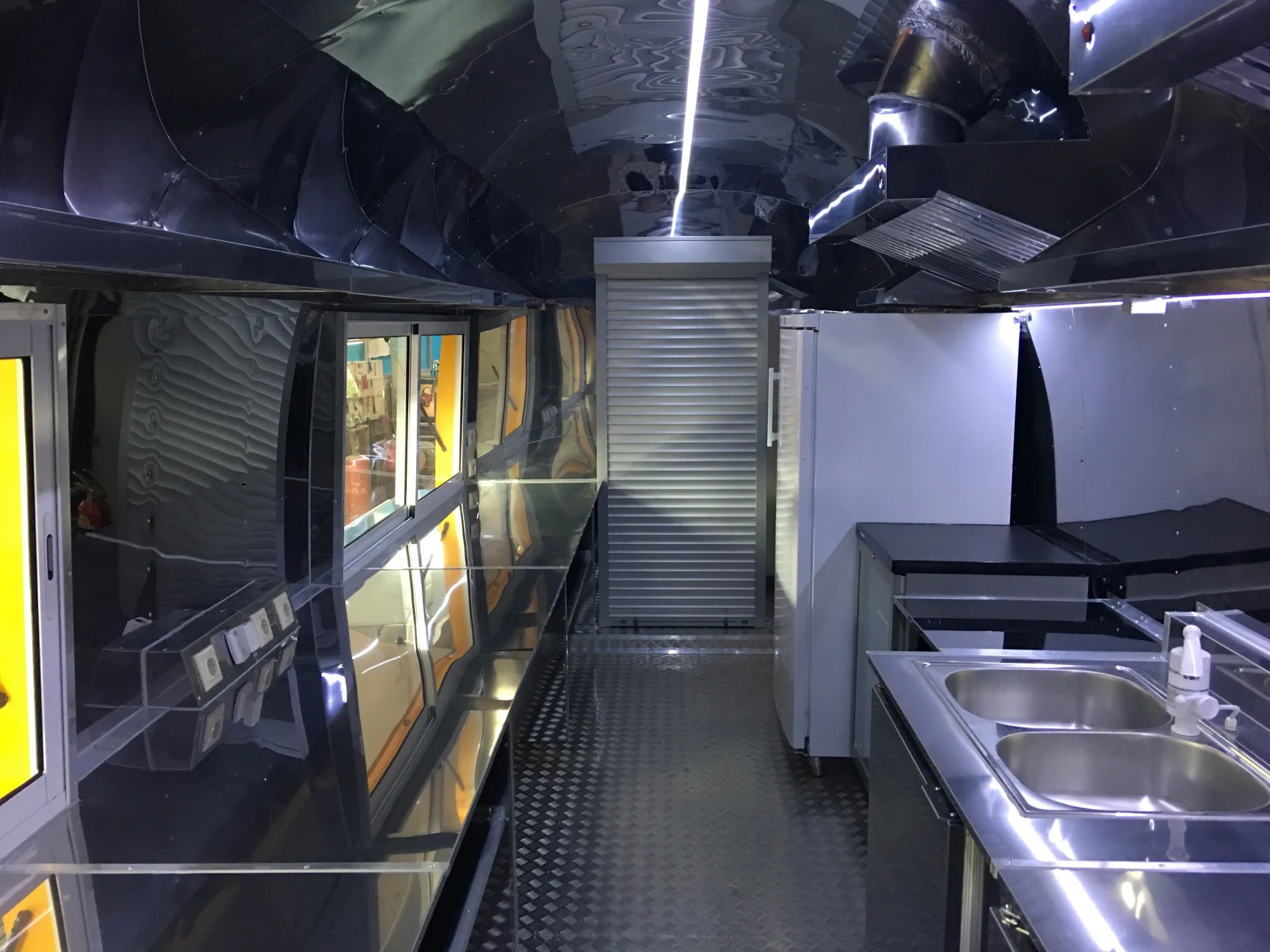 MobiEdge 8VT stainless workline with double sink extraction hoods and service window