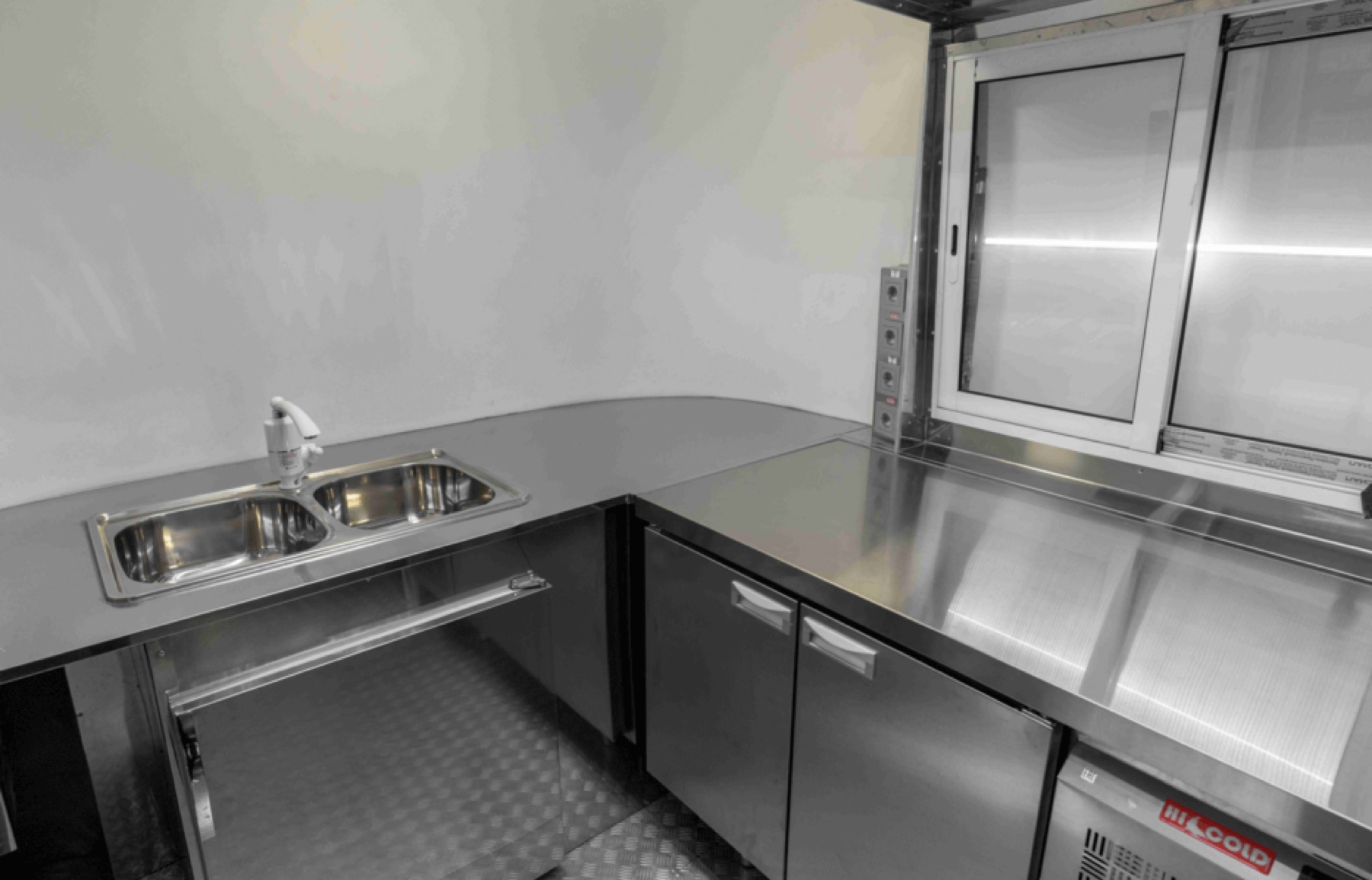 MobiEdge Compact (SM) archived product photograph 4