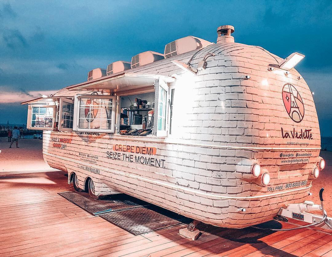 Dubai food trailer MOBITRUCK project photograph 3
