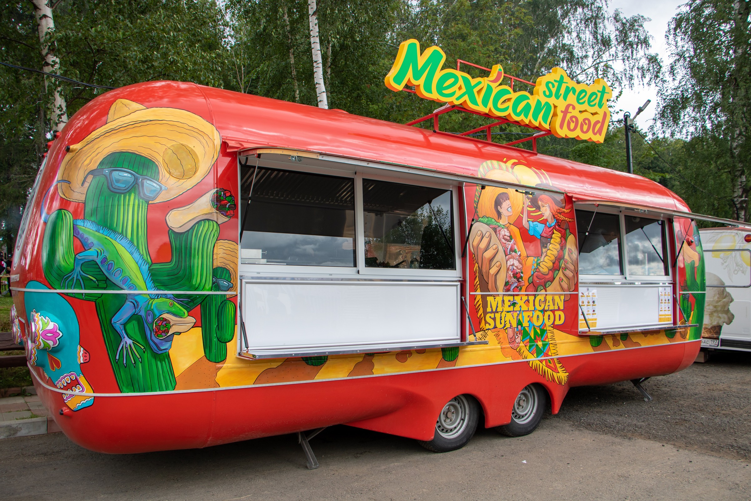 How to start a food trailer business by MOBITRUCK