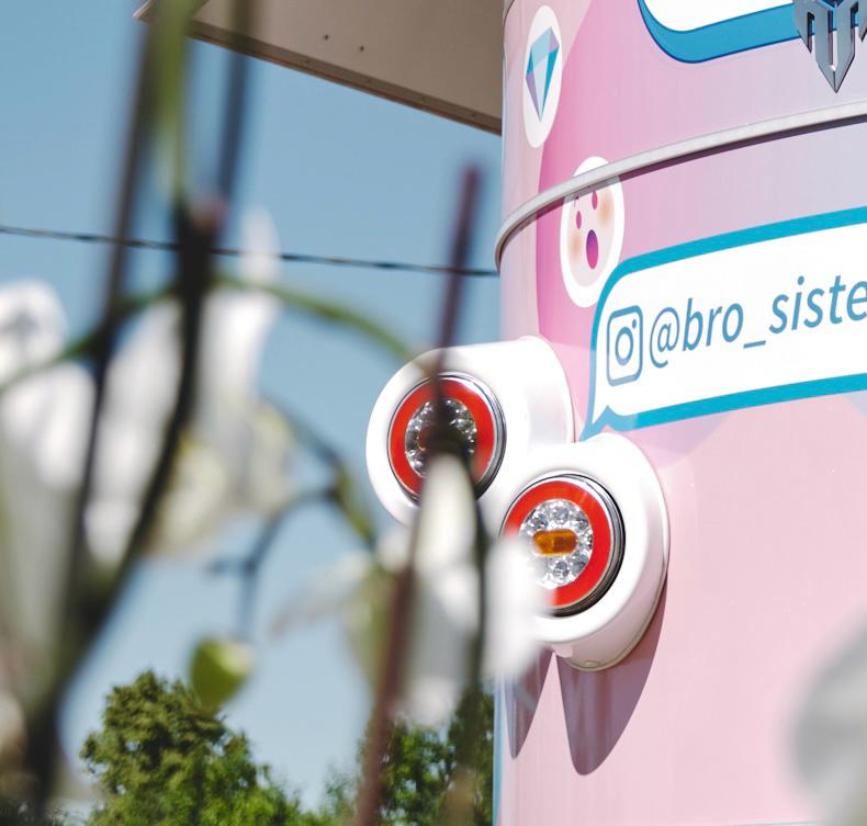 Rear lighting and custom pink graphics on the MobiBeauty trailer
