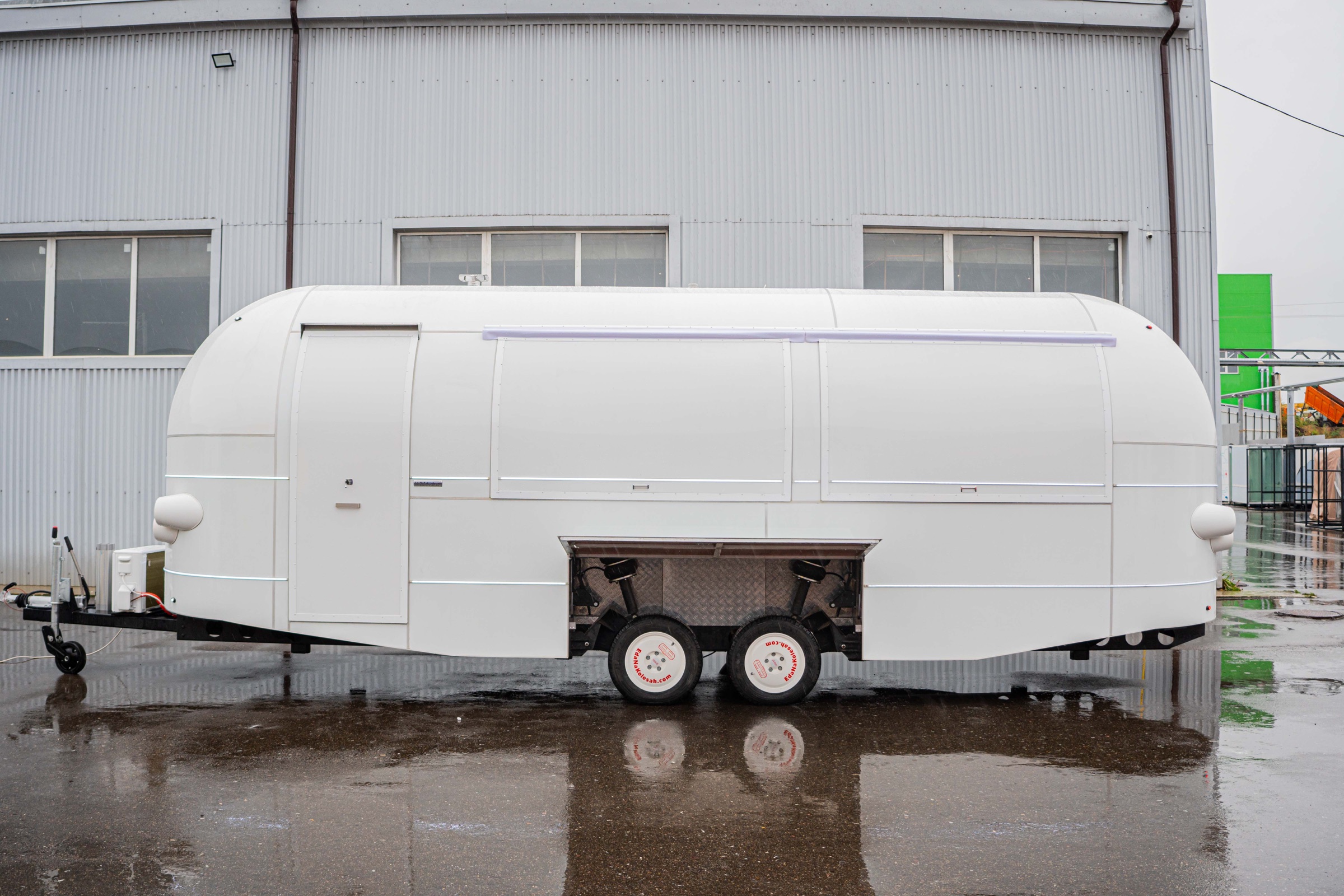 Full side view of the closed white MobiCryo trailer